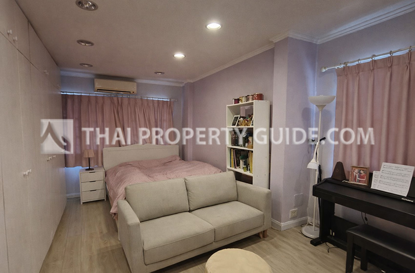 House with Shared Pool in Sukhumvit 